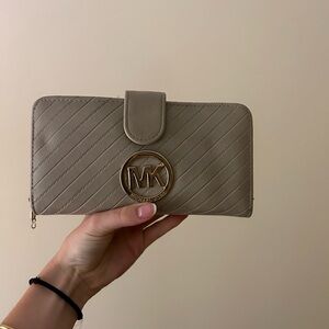 Micheal Kors Fulton Wallet Beige and Gold